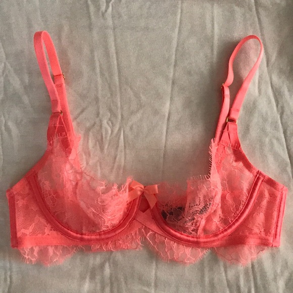 Victoria's Secret Other - NWOT Victoria's Secret unlined demi bra